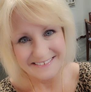 Meet your Posher, Connie